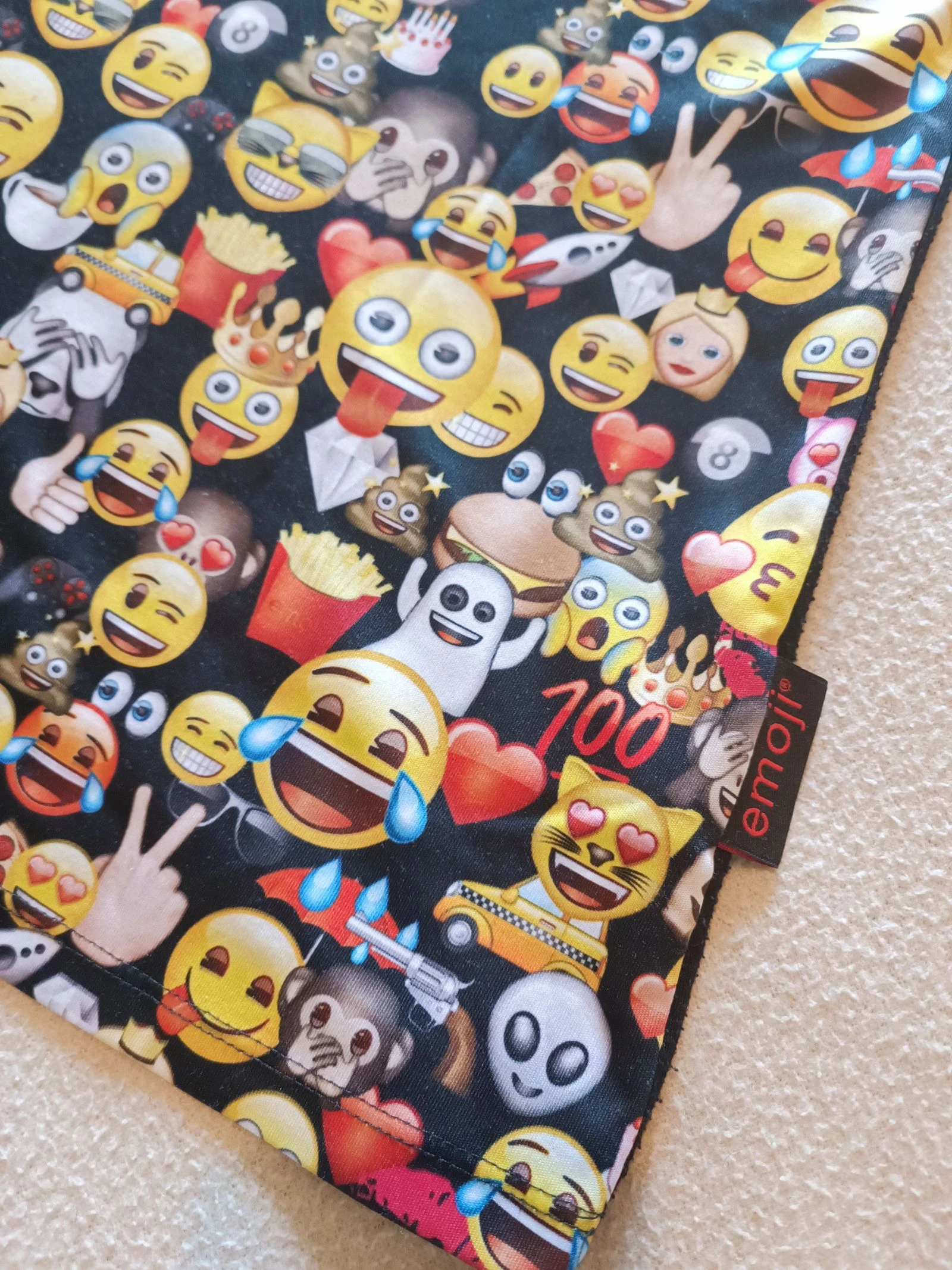 Children's unisex short-sleeve emoji t-shirt size 12 years good condition – photo 4